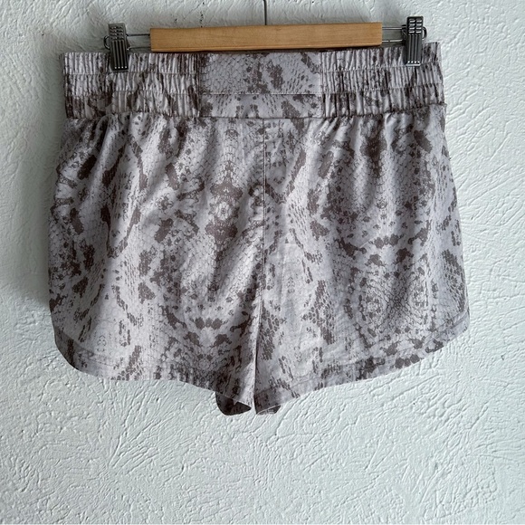 Varley Kallin Running Short Taupe Gray Snake Print Medium - Picture 3 of 6
